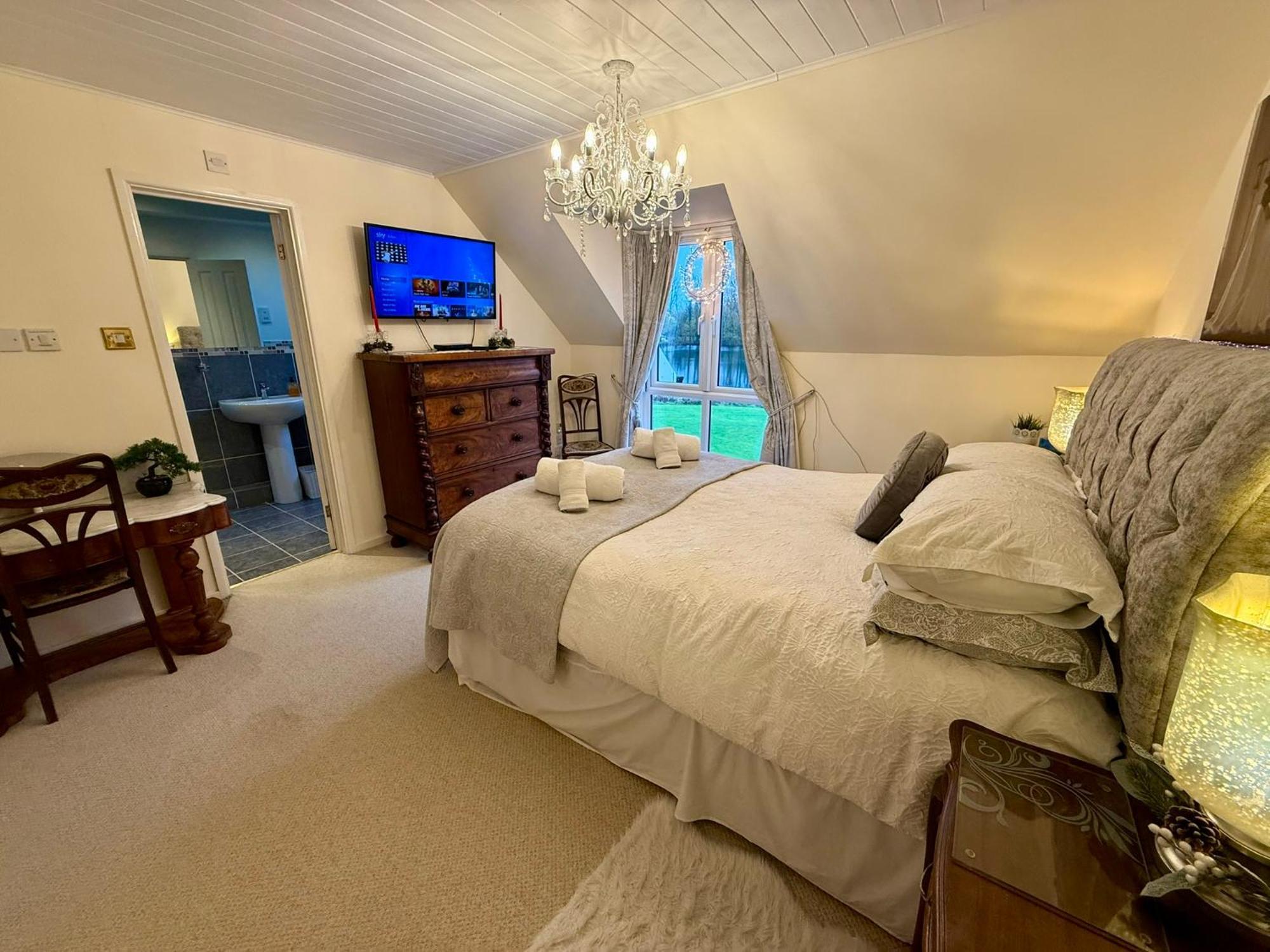 Luxury Kingfisher Lodge, Isis Lake, Within The Cotswold Waterpark Cirencester Exterior photo