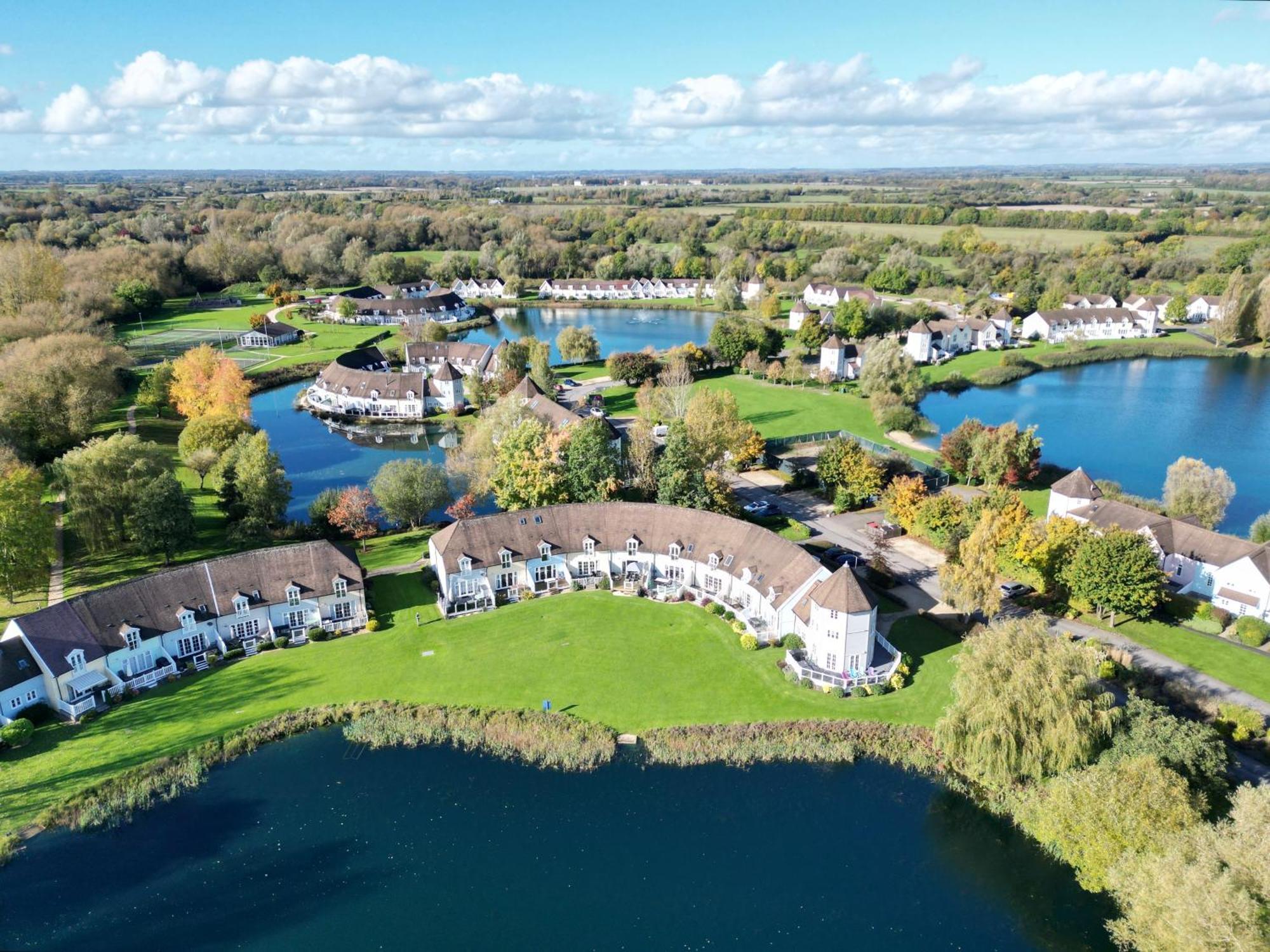 Luxury Kingfisher Lodge, Isis Lake, Within The Cotswold Waterpark Cirencester Exterior photo